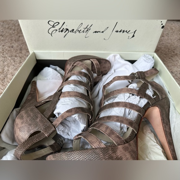 High heel Elizabeth and James pumps. - Picture 4 of 7